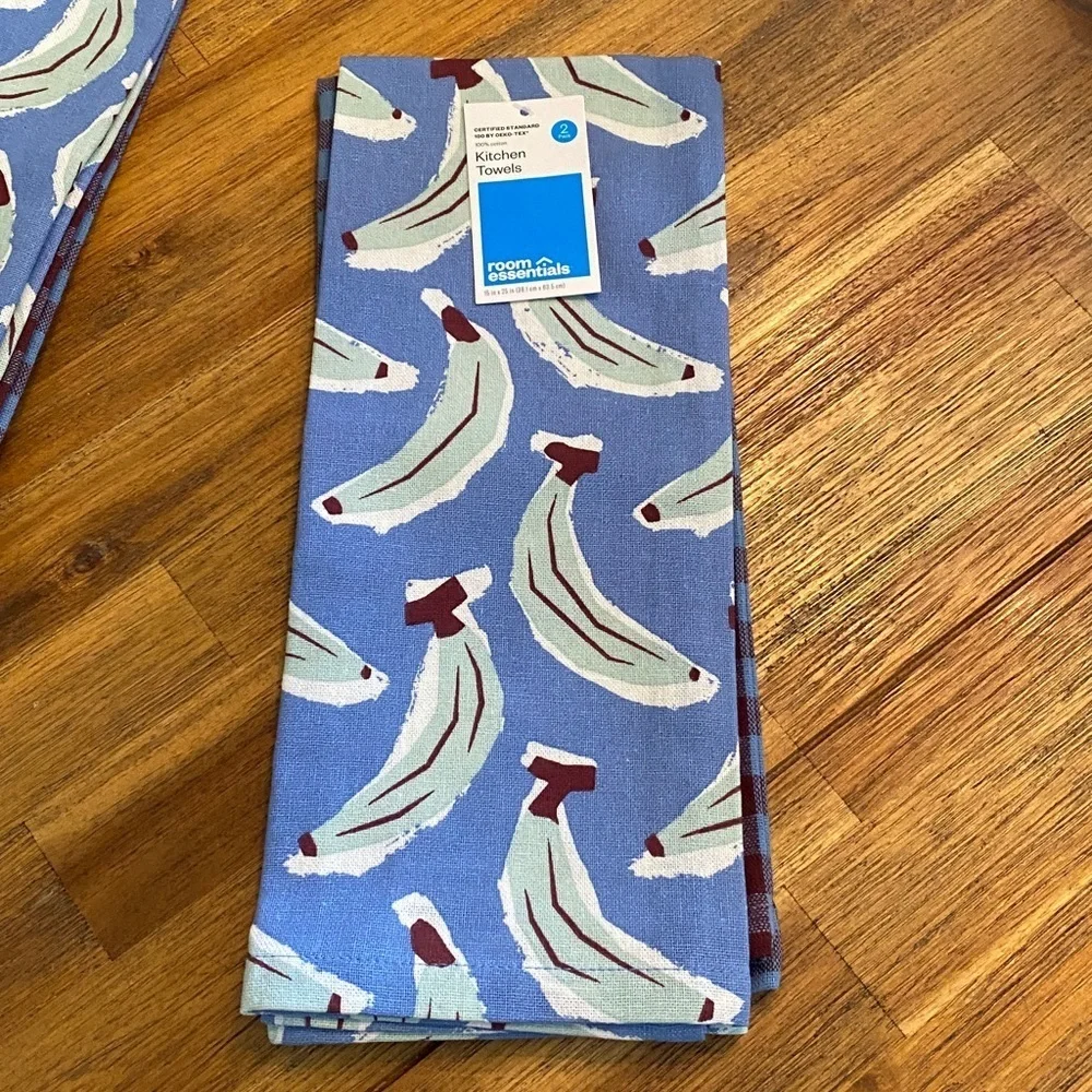 Room Essentials Blue & Maroon Kitchen Towels. Total of 6. NWT. And 2 oven mitts